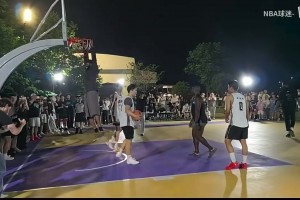 像是大人欺负小孩😂！杰伦布朗中国行在杭州打野球现场实录！